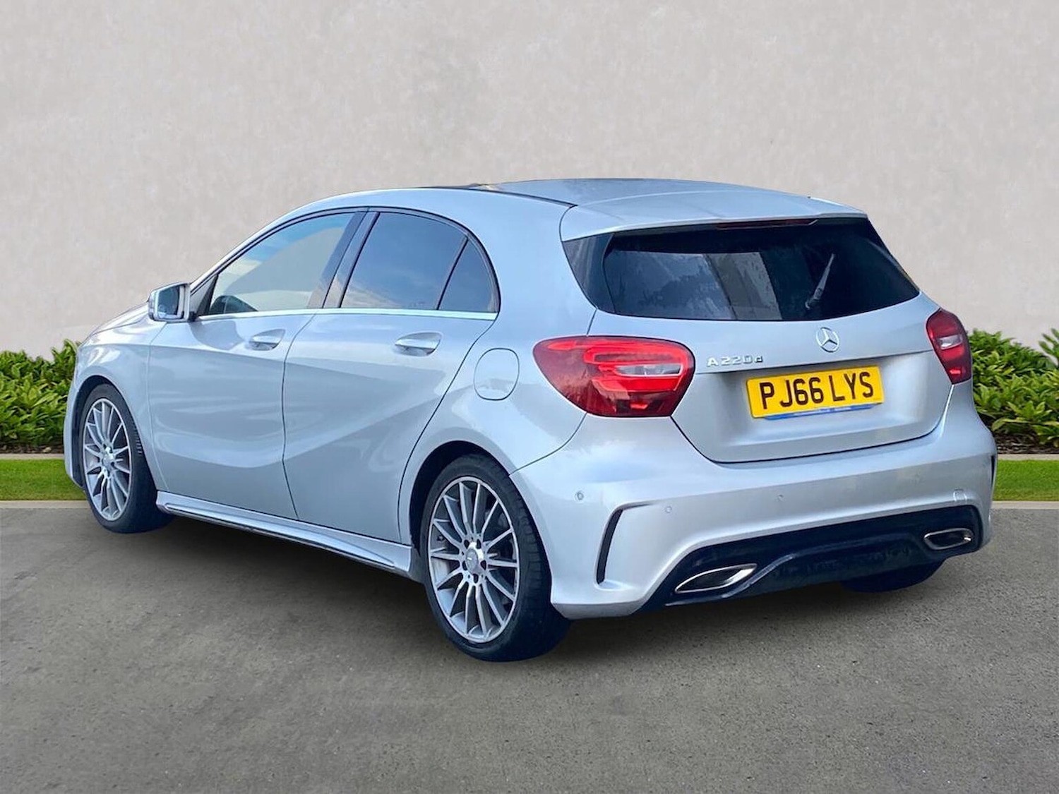 Used Mercedes-Benz A-Class 2016 for sale - 76958735: Photo 2