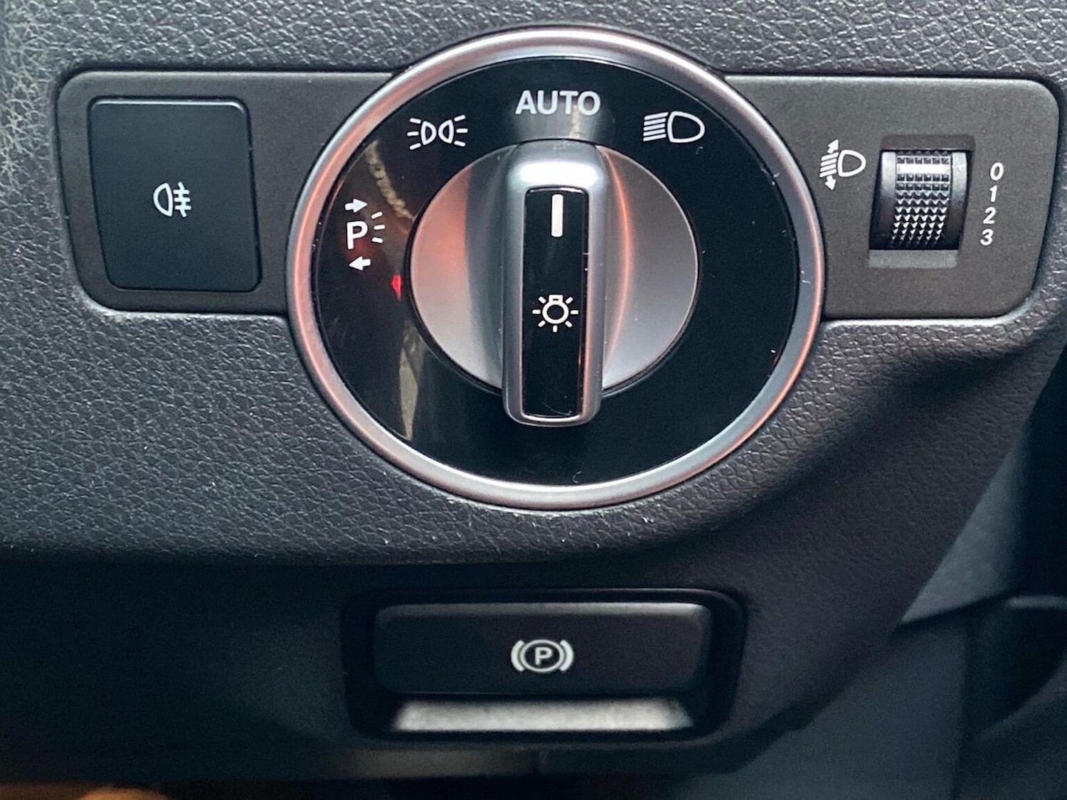 Used Mercedes-Benz A-Class 2016 for sale - 76958735: Photo 42