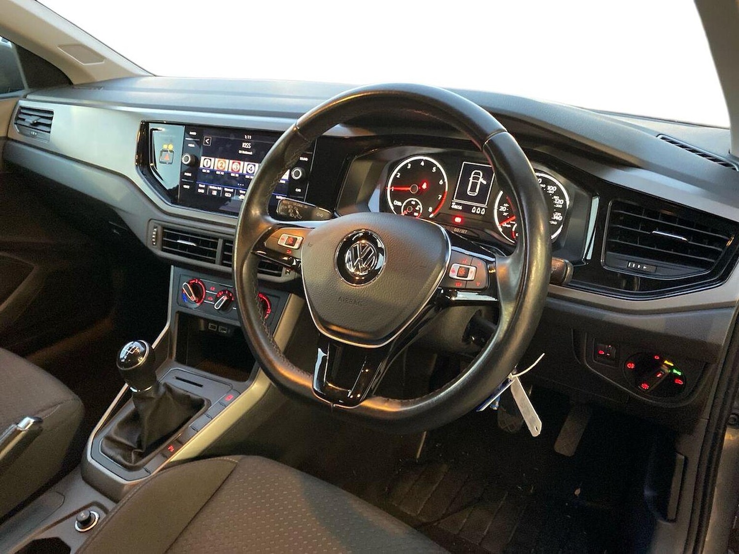 Used Volkswagen Polo 2019 for sale - 76643649: Photo 15