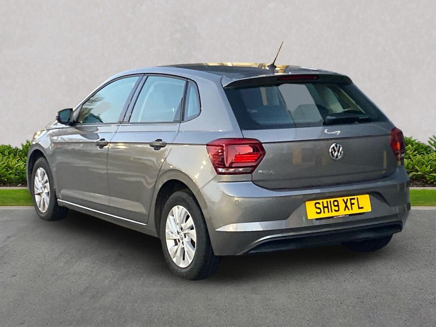 Used Volkswagen Polo 2019 for sale - 76643649: Photo 2