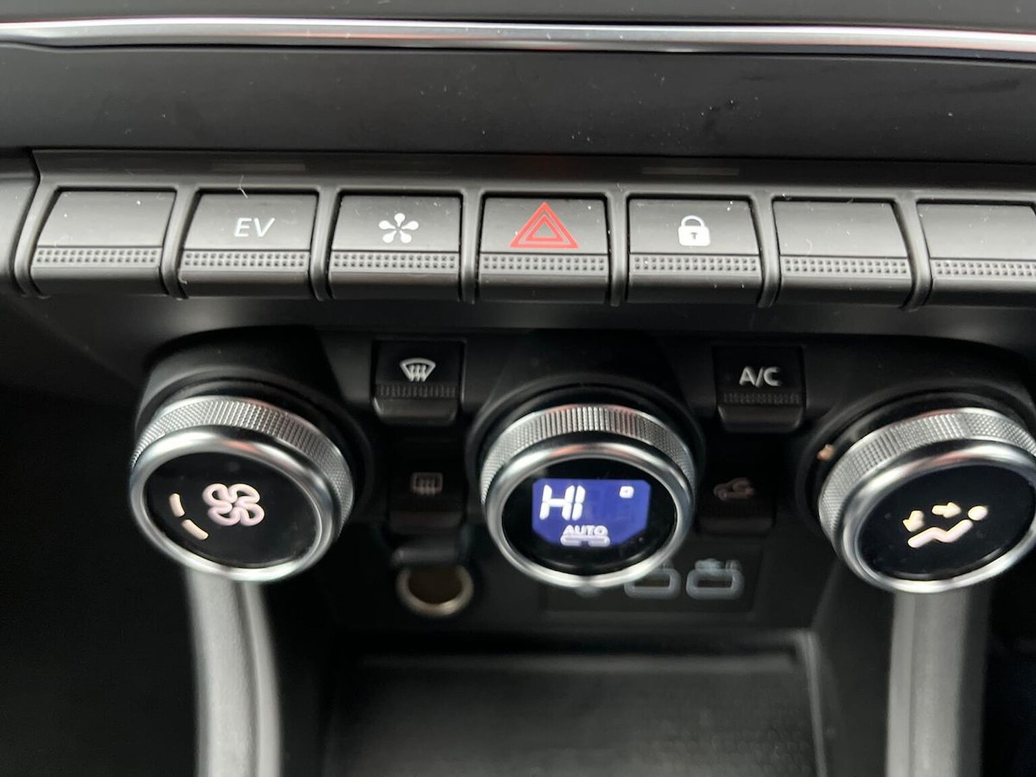 Used Renault Captur 2023 for sale - 76763410: Photo 22