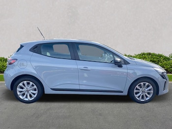 Used Renault Clio 2025 for sale - 76681747: Photo