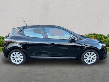 Used Renault Clio 2025 for sale - 76799325: Photo