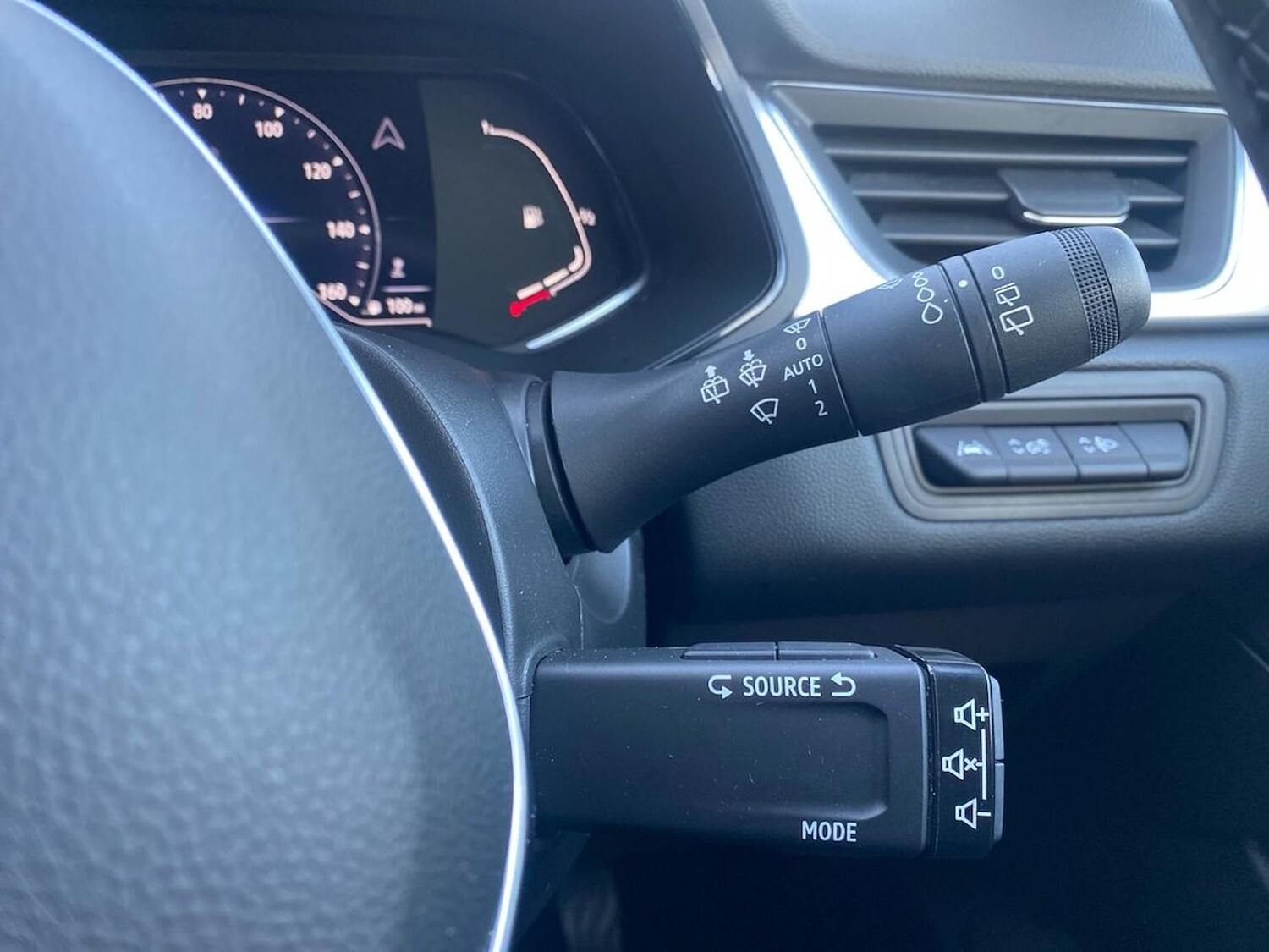 Used Renault Captur 2023 for sale - 76627968: Photo 29