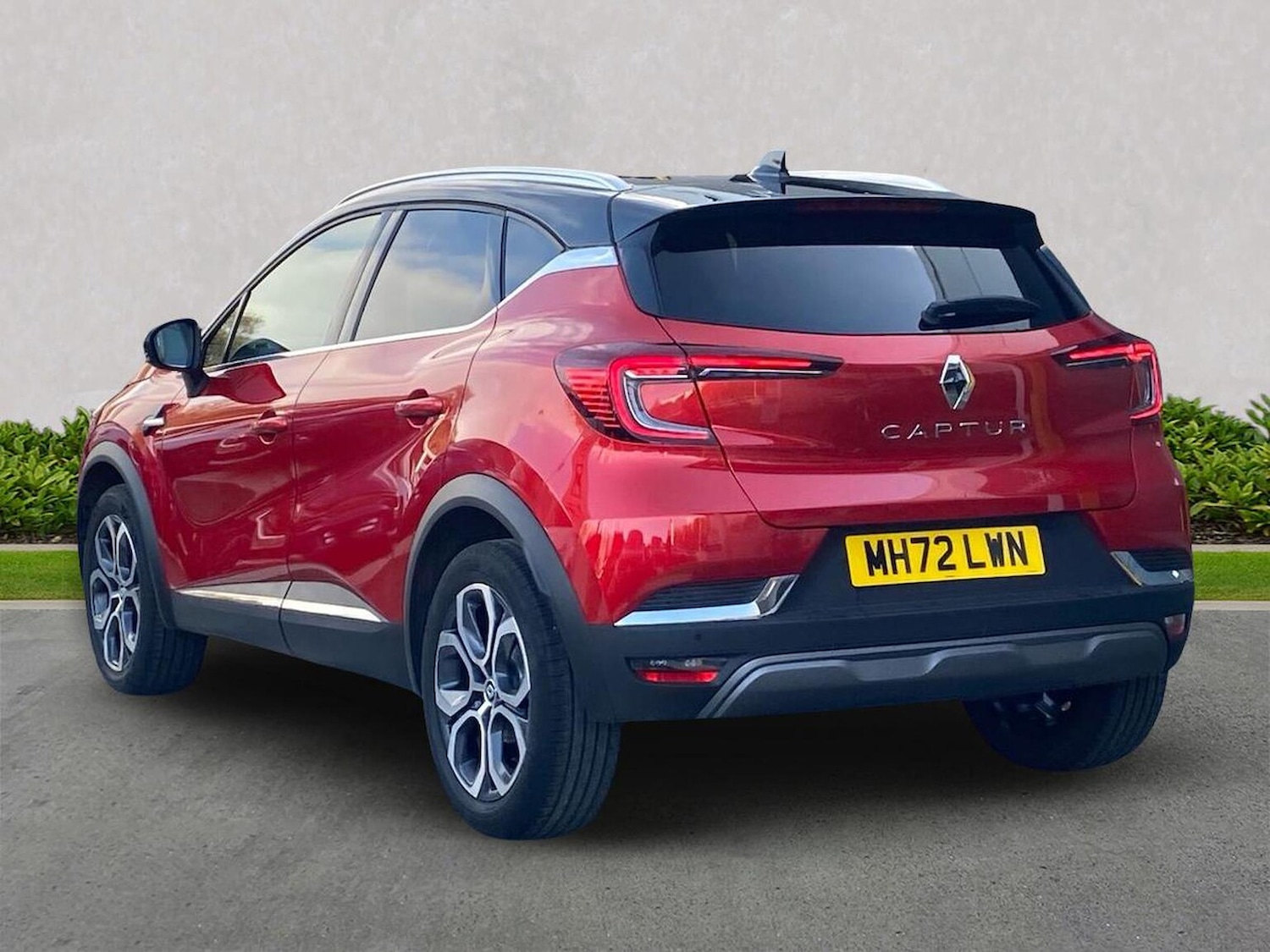 Used Renault Captur 2023 for sale - 77488376: Photo 2