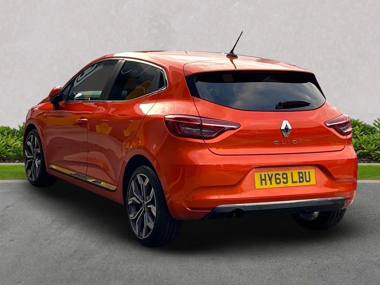 Used Renault Clio 2019 for sale - 76947021: Photo 2