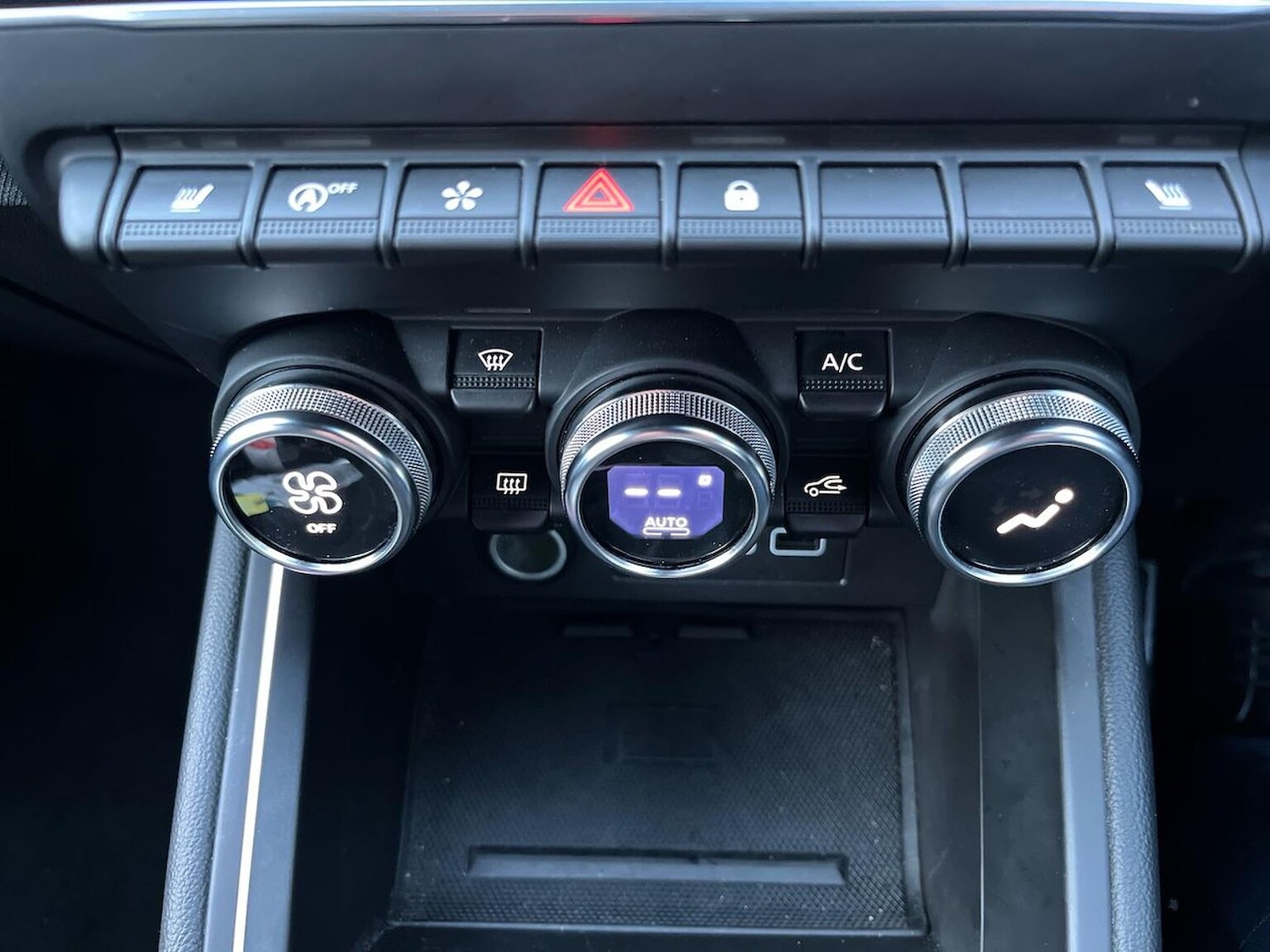 Used Renault Clio 2025 for sale - 77023406: Photo 24