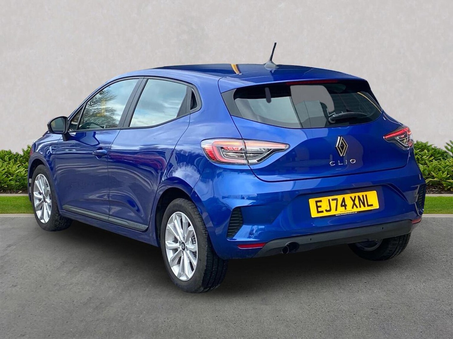 Used Renault Clio 2024 for sale - 78026163: Photo 2