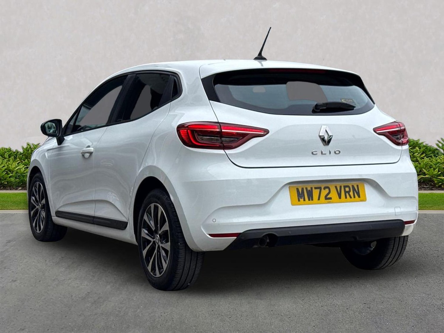 Used Renault Clio 2022 for sale - 78198076: Photo 2