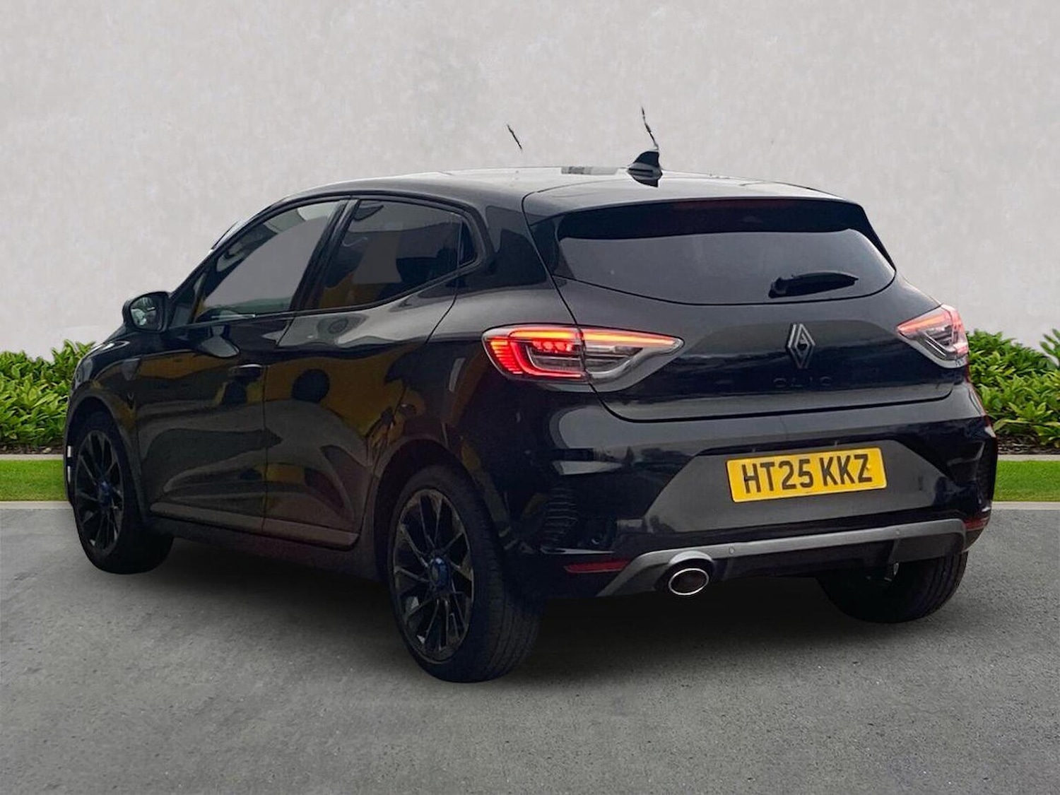 Used Renault Clio 2025 for sale - 77488344: Photo 2