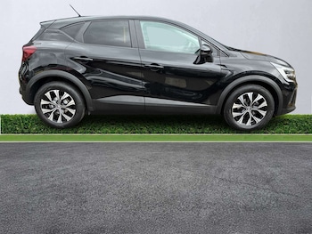 Used Renault Captur 2022 for sale - 78802773: Photo