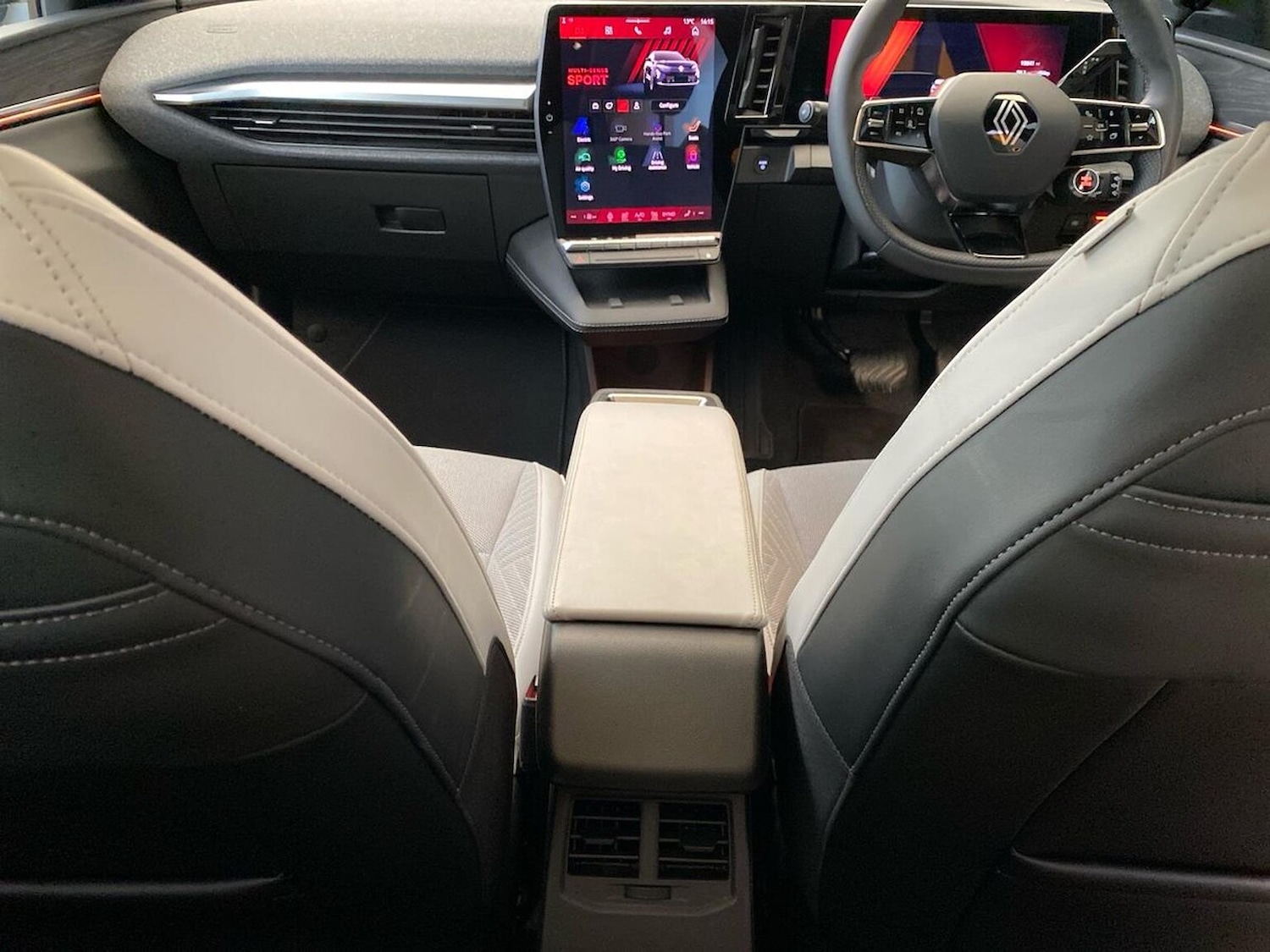 Used Renault Scenic E-Tech 2024 for sale - 76430824: Photo 13