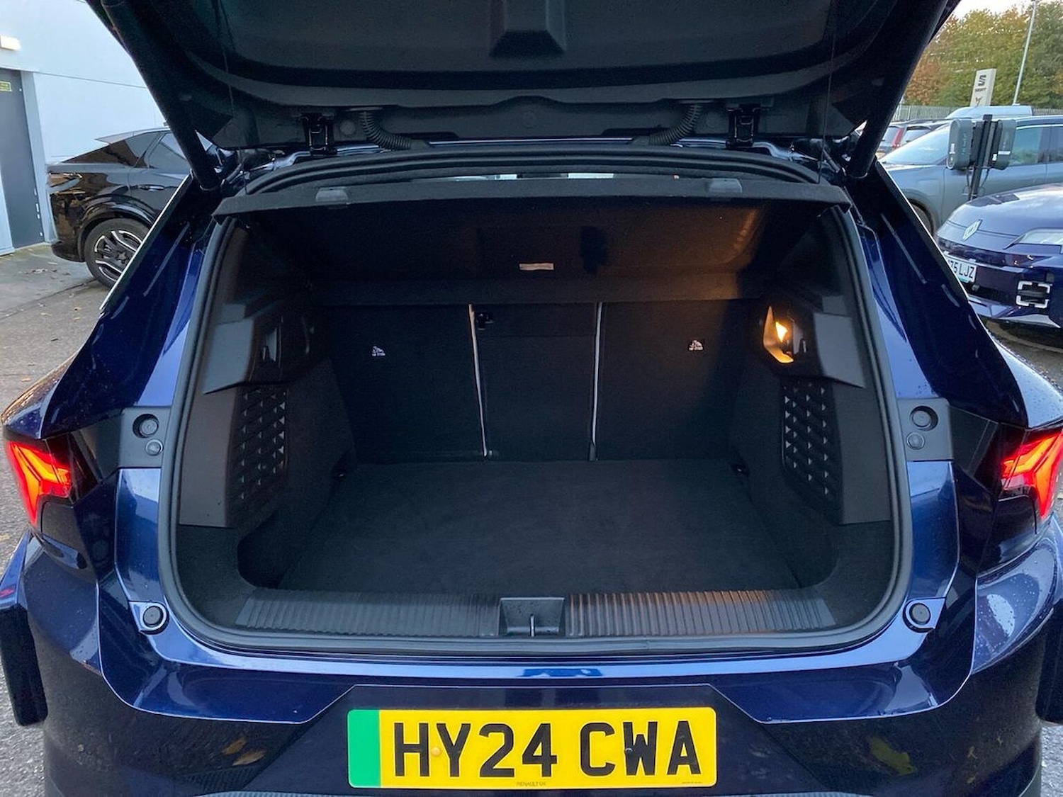 Used Renault Scenic E-Tech 2024 for sale - 76430824: Photo 17