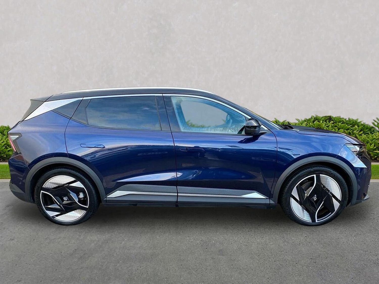 Used Renault Scenic E-Tech 2024 for sale - 76430824: Photo 3