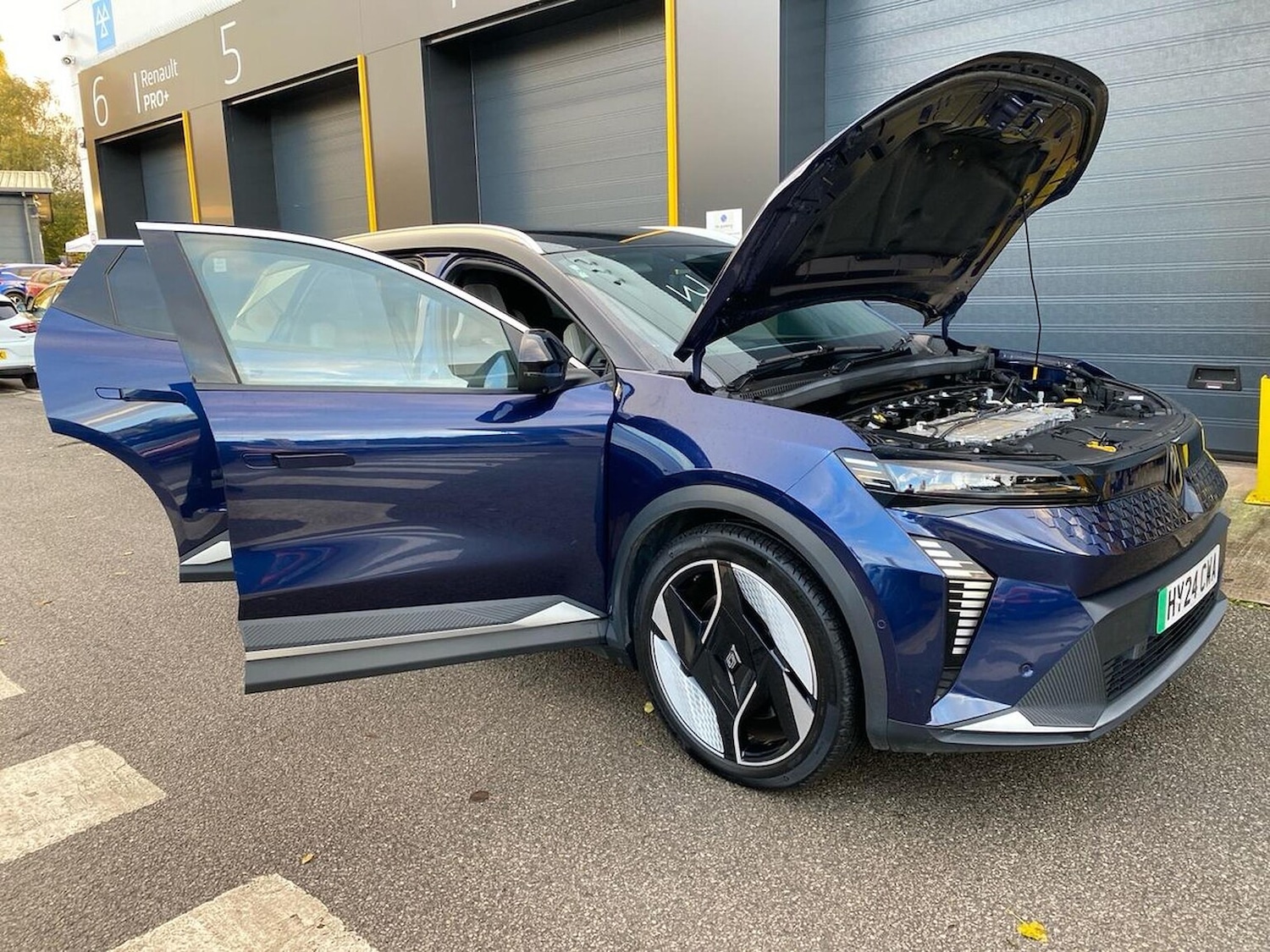 Used Renault Scenic E-Tech 2024 for sale - 76430824: Photo 40