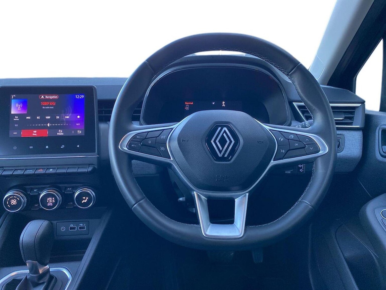 Used Renault Clio 2024 for sale - 76600096: Photo 9