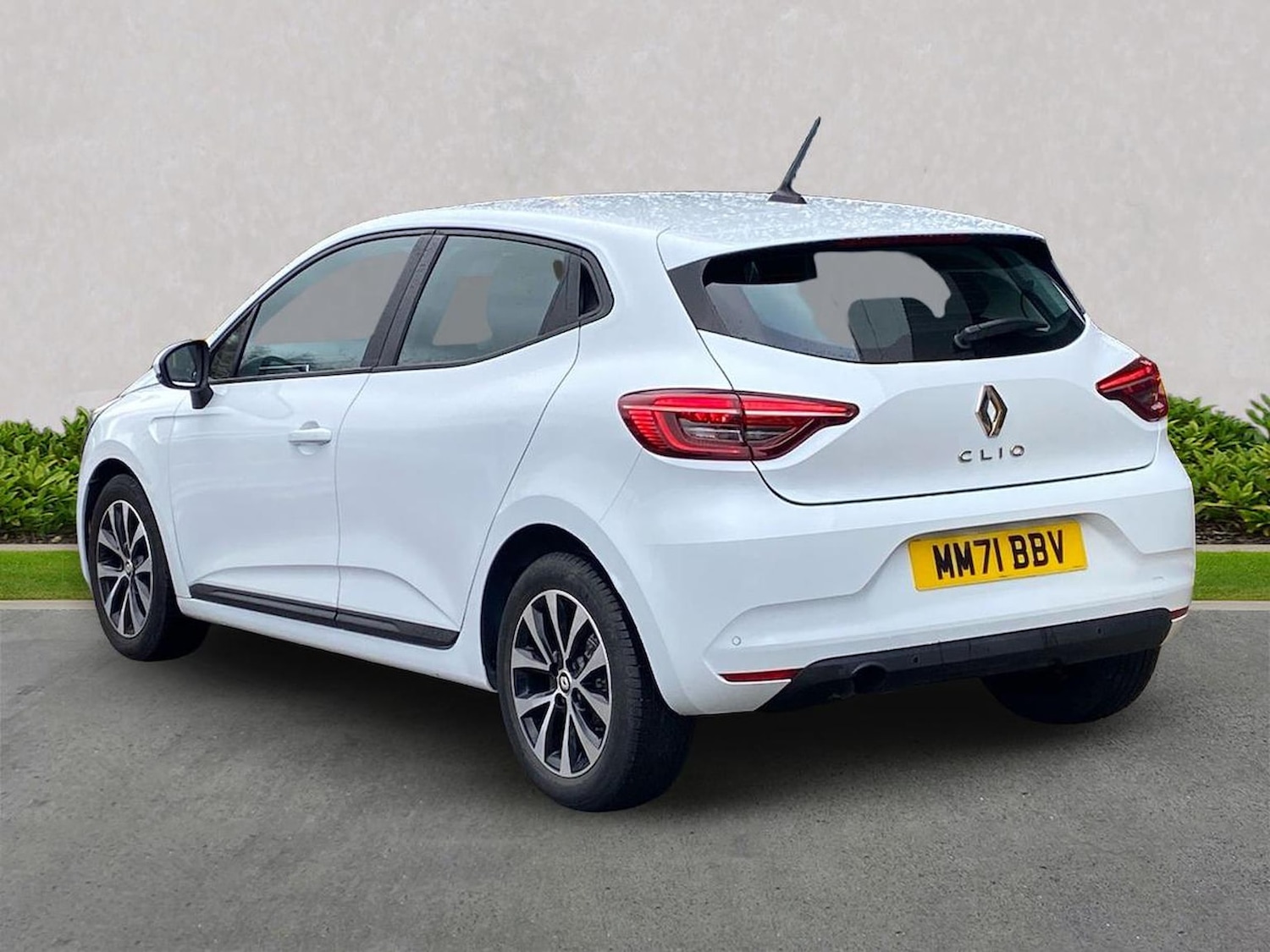 Used Renault Clio 2021 for sale - 77789576: Photo 2