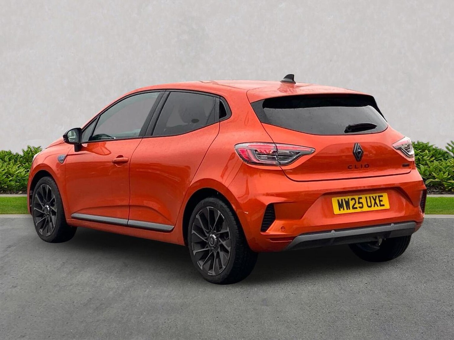 Used Renault Clio 2025 for sale - 76554240: Photo 2