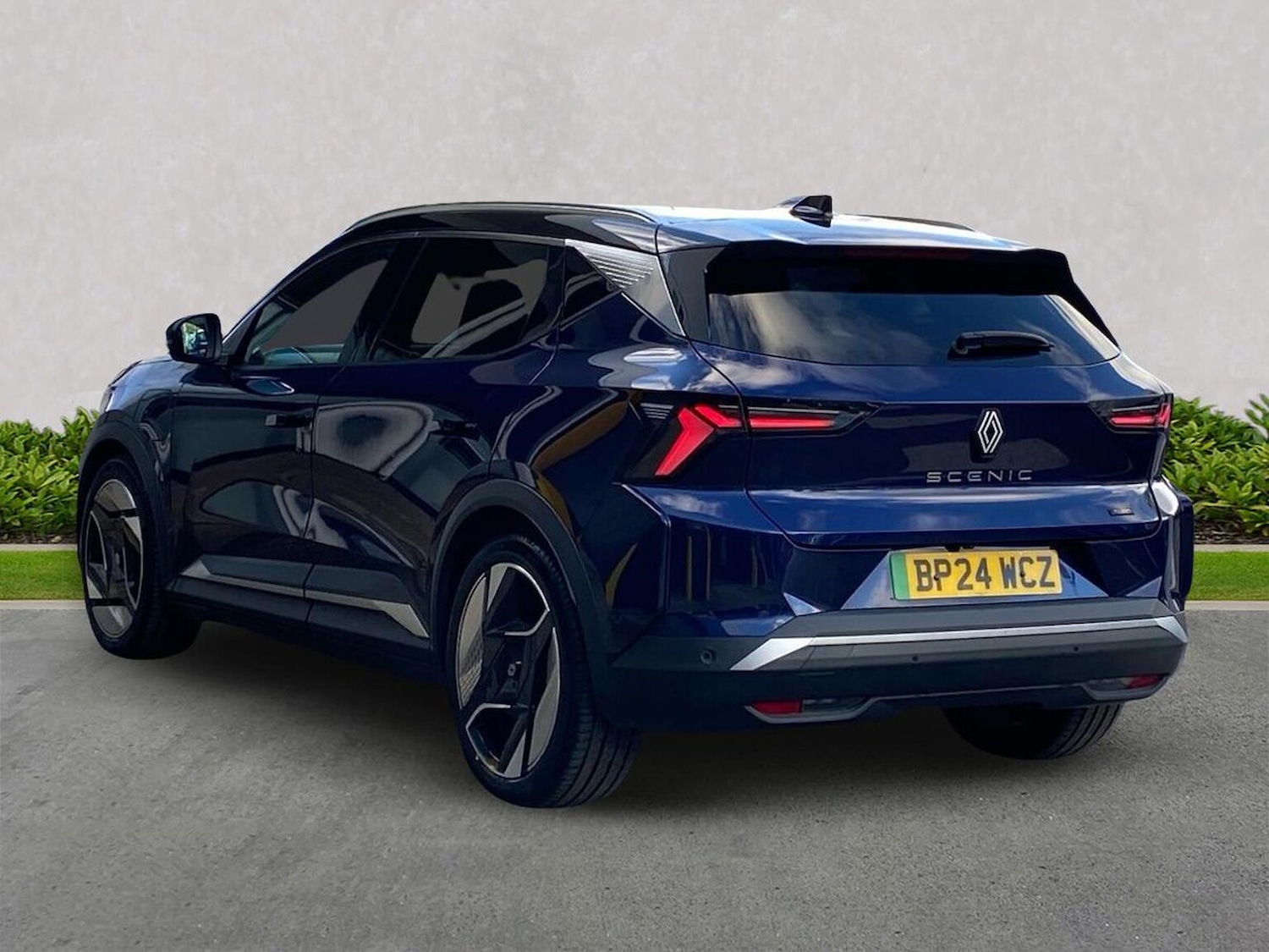 Used Renault Scenic E-Tech 2024 for sale - 76392472: Photo 2