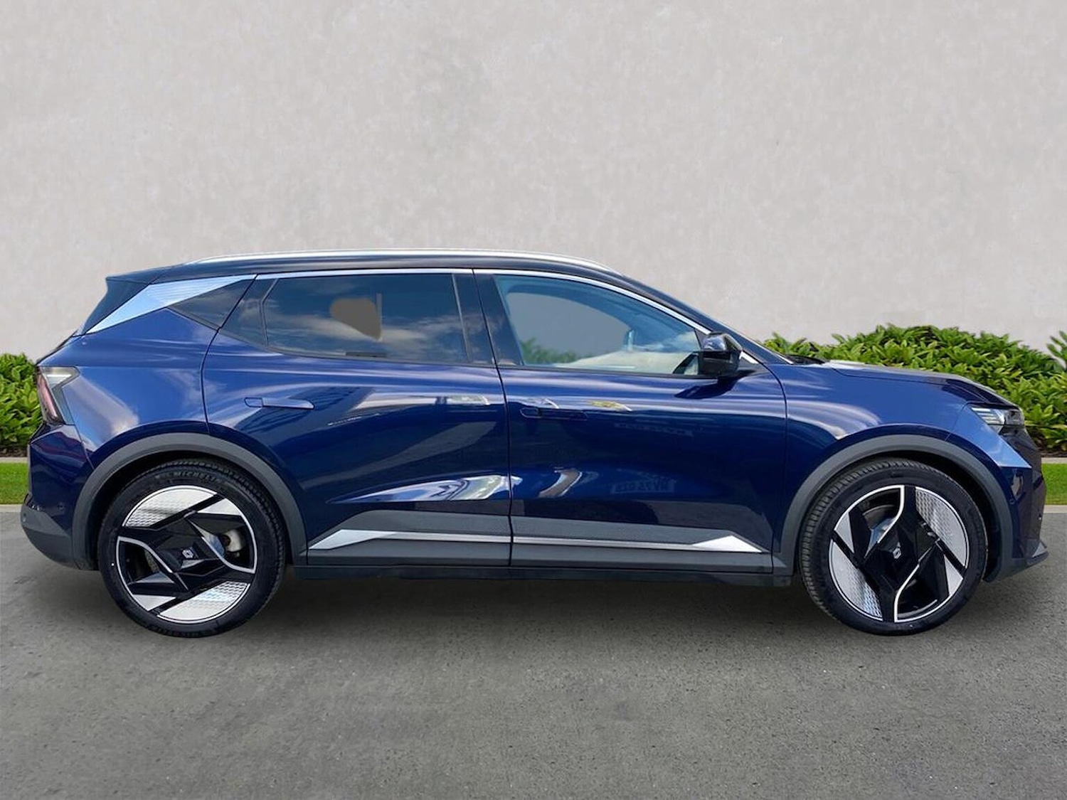 Used Renault Scenic E-Tech 2024 for sale - 76392472: Photo 3