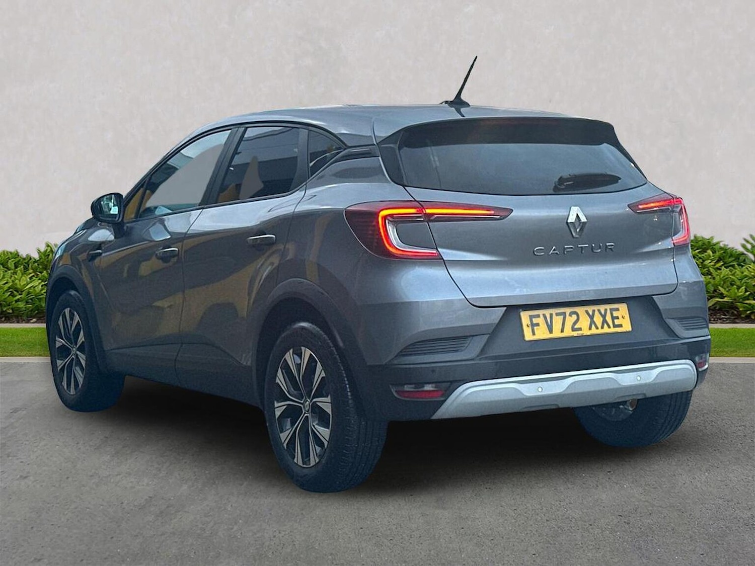 Used Renault Captur 2023 for sale - 78026147: Photo 2