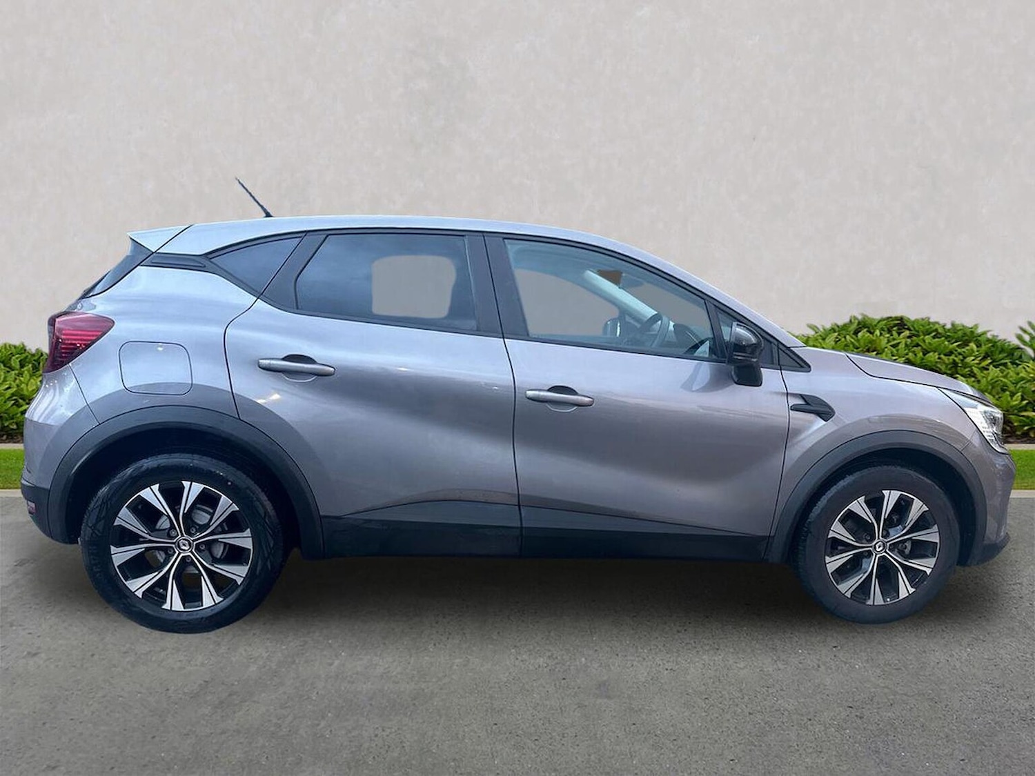 Used Renault Captur 2023 for sale - 78026147: Photo 3
