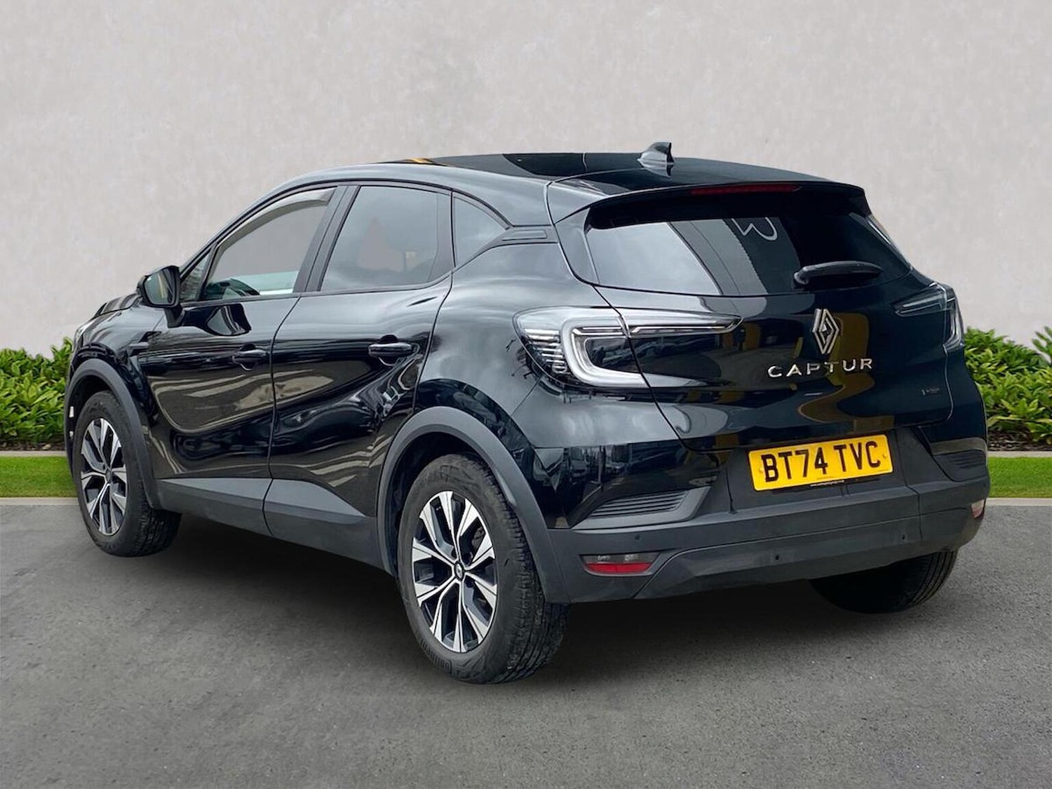 Used Renault Captur 2024 for sale - 78026161: Photo 2