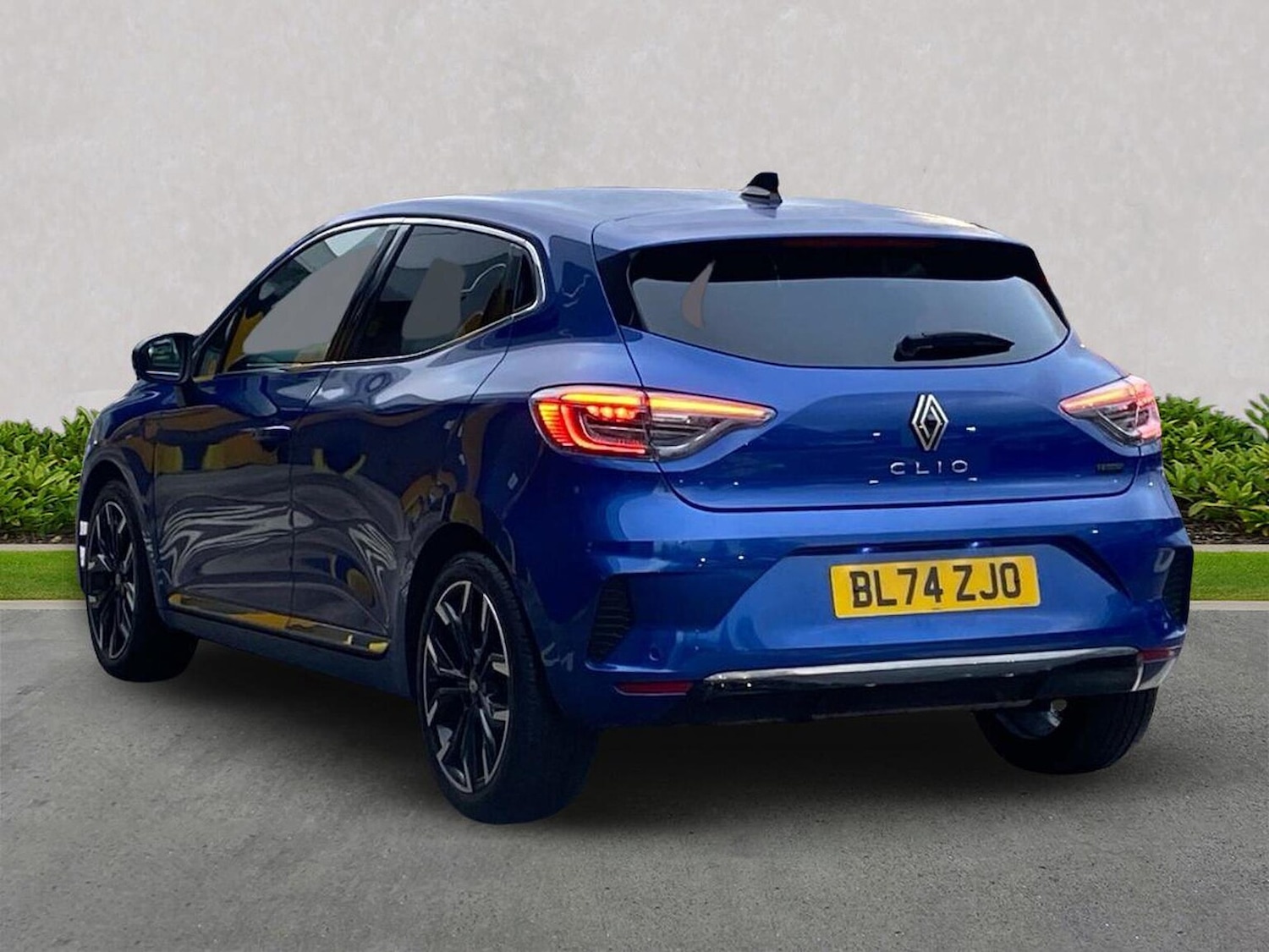 Used Renault Clio 2024 for sale - 77488323: Photo 2