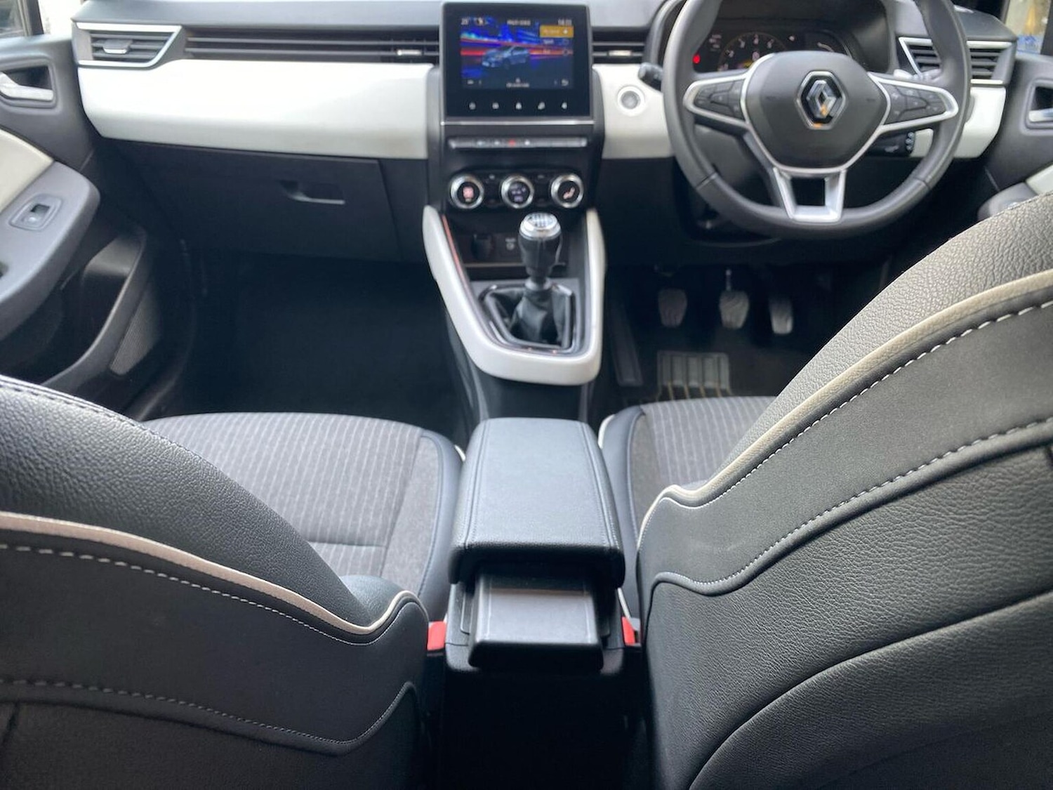 Used Renault Clio 2023 for sale - 76532472: Photo 13