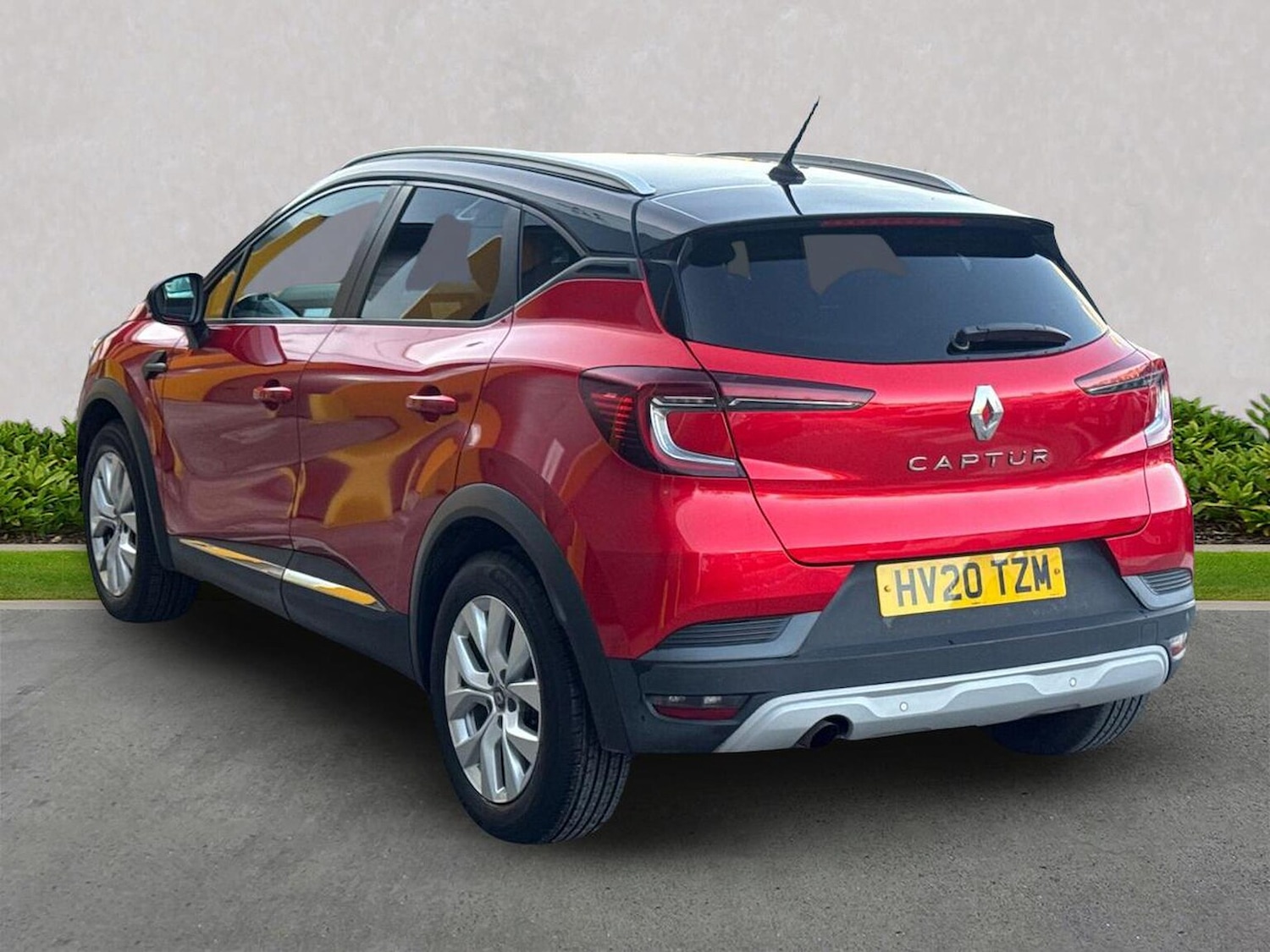 Used Renault Captur 2020 for sale - 76605576: Photo 2