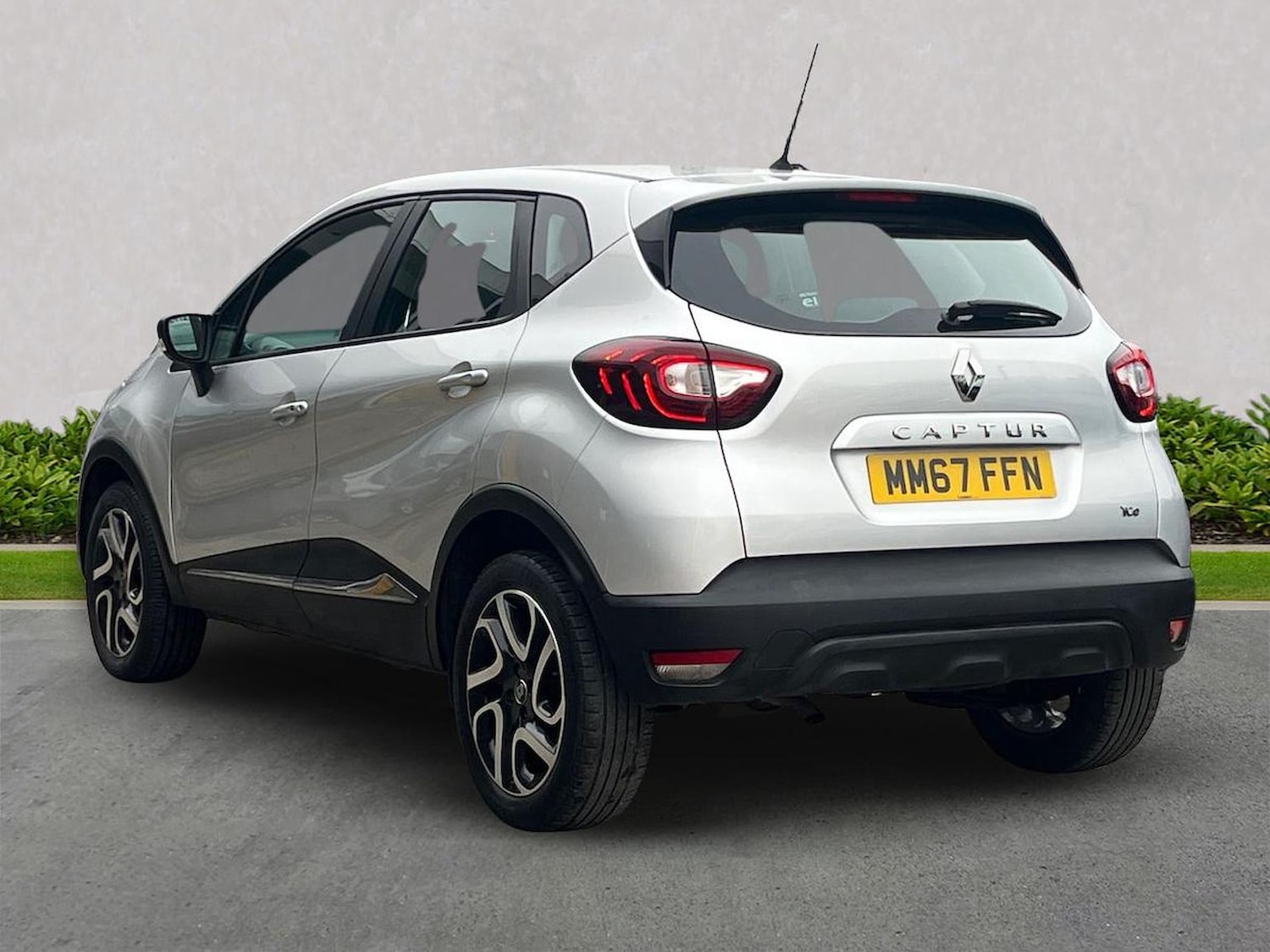 Used Renault Captur 2018 for sale - 78194667: Photo 2