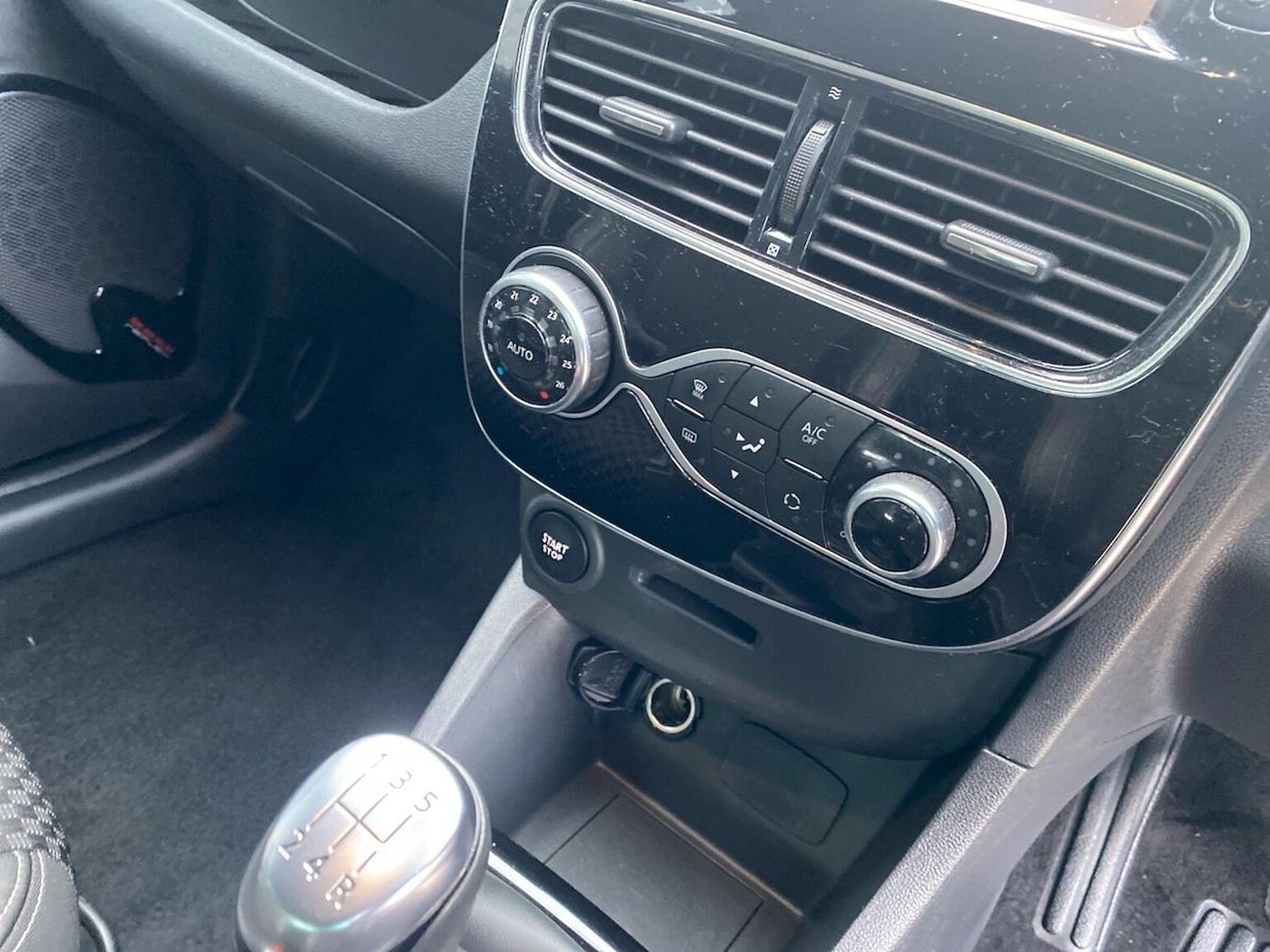 Used Renault Clio 2018 for sale - 77028152: Photo 14