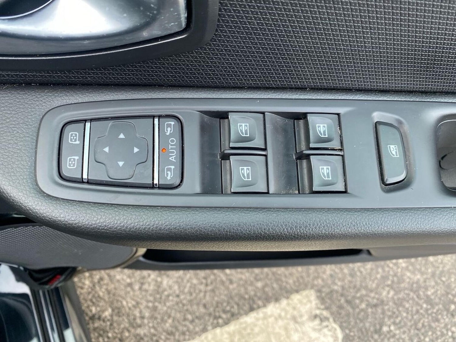 Used Renault Clio 2018 for sale - 77028152: Photo 23