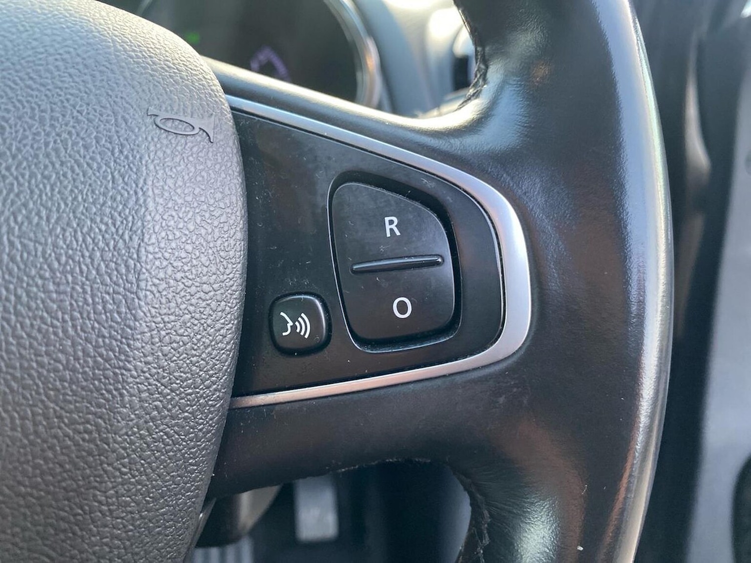 Used Renault Clio 2018 for sale - 77028152: Photo 27