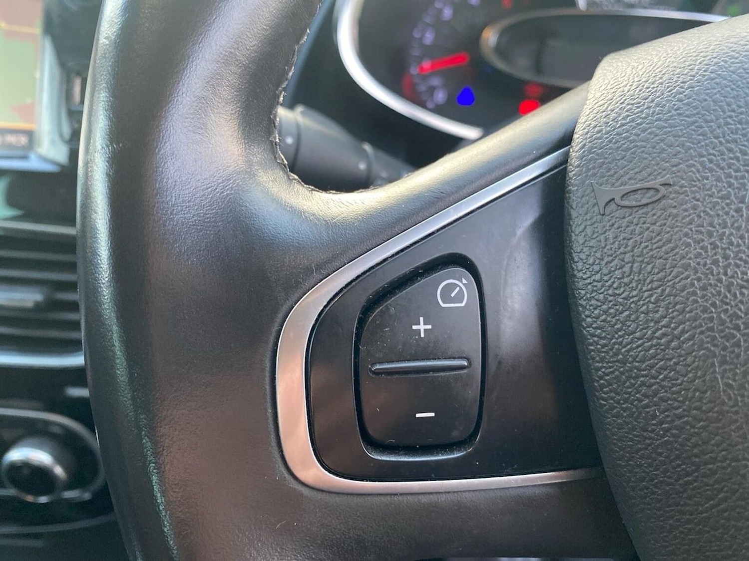 Used Renault Clio 2018 for sale - 77028152: Photo 28