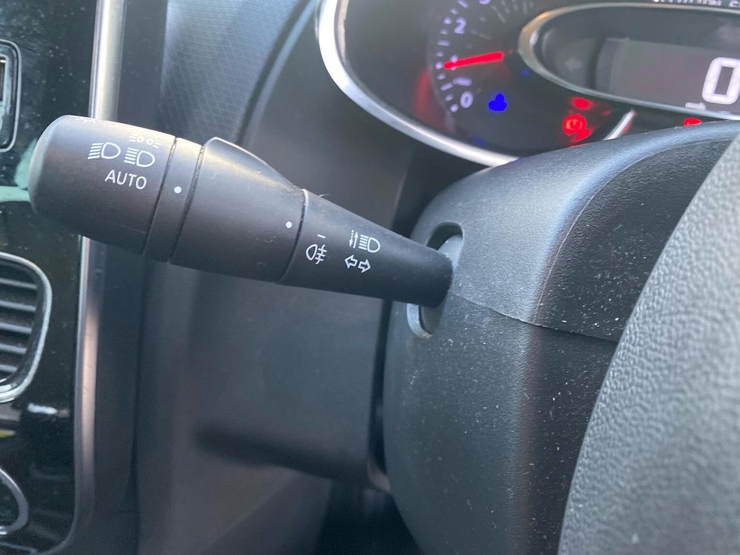 Used Renault Clio 2018 for sale - 77028152: Photo 29