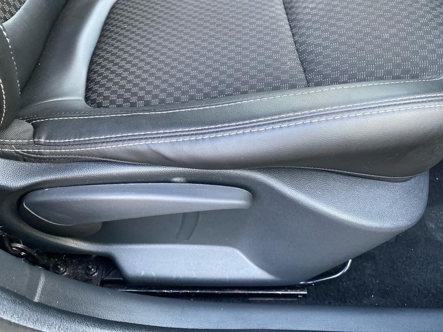 Used Renault Clio 2018 for sale - 77028152: Photo 31