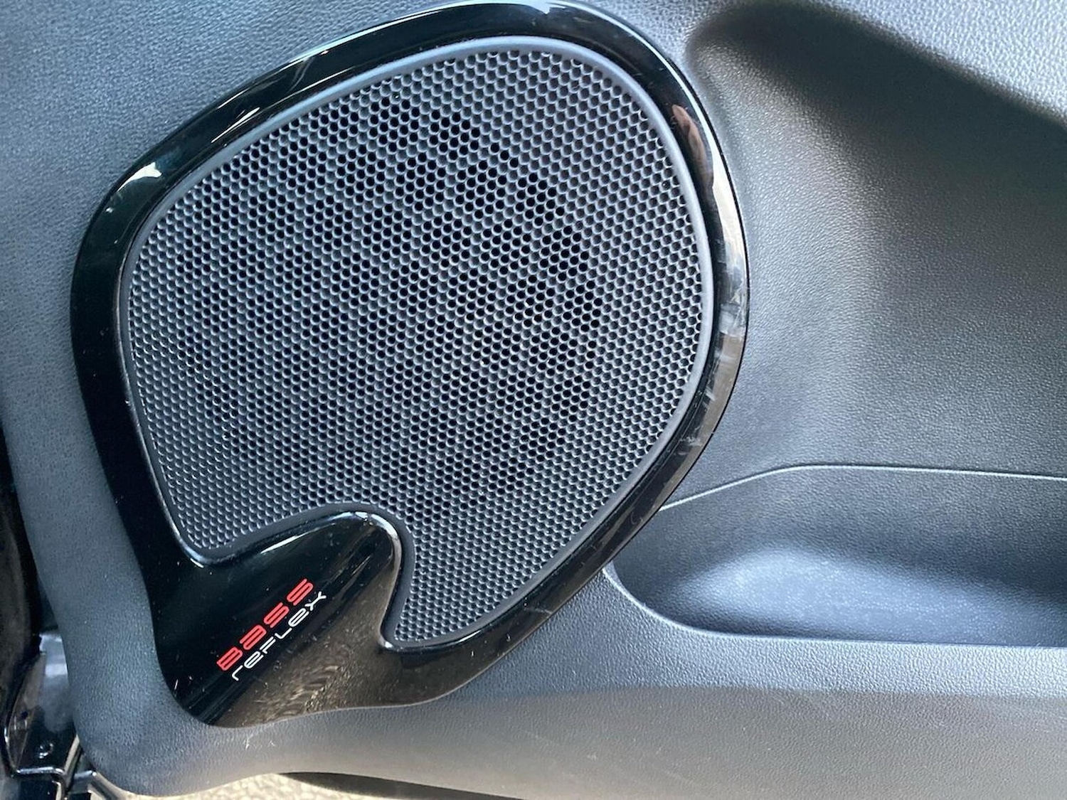 Used Renault Clio 2018 for sale - 77028152: Photo 32