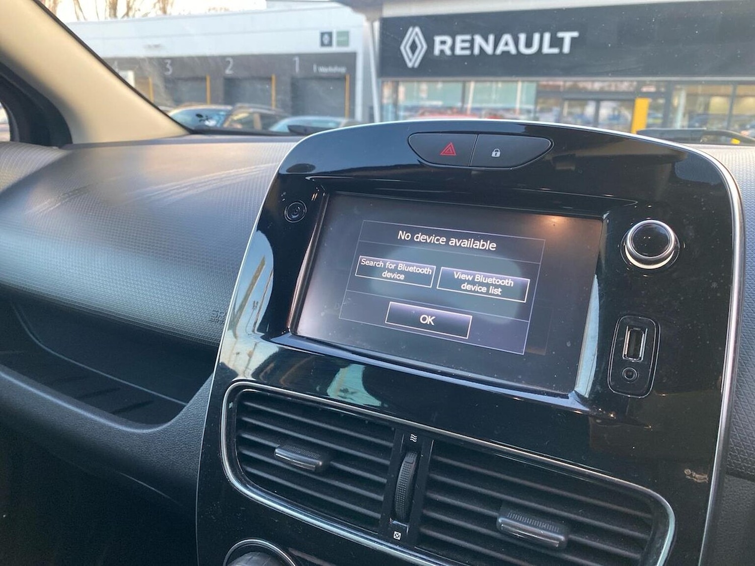 Used Renault Clio 2018 for sale - 77028152: Photo 40