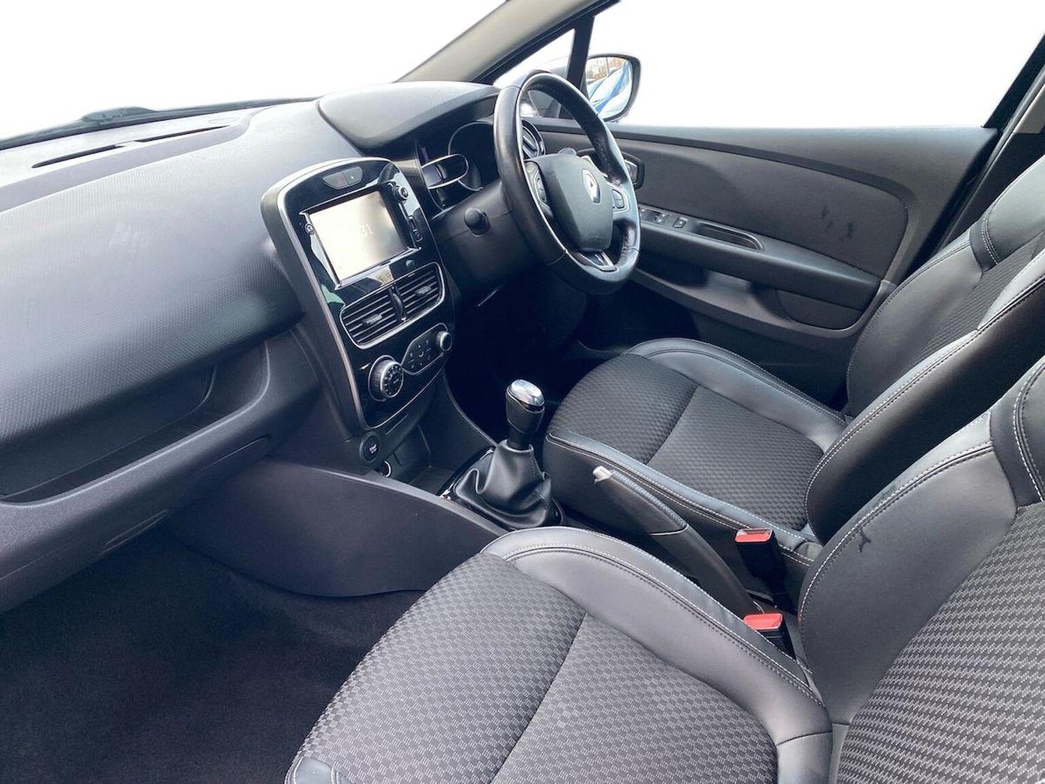 Used Renault Clio 2018 for sale - 77028152: Photo 9