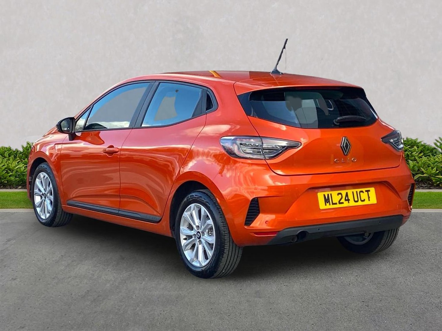 Used Renault Clio 2024 for sale - 78194651: Photo 2