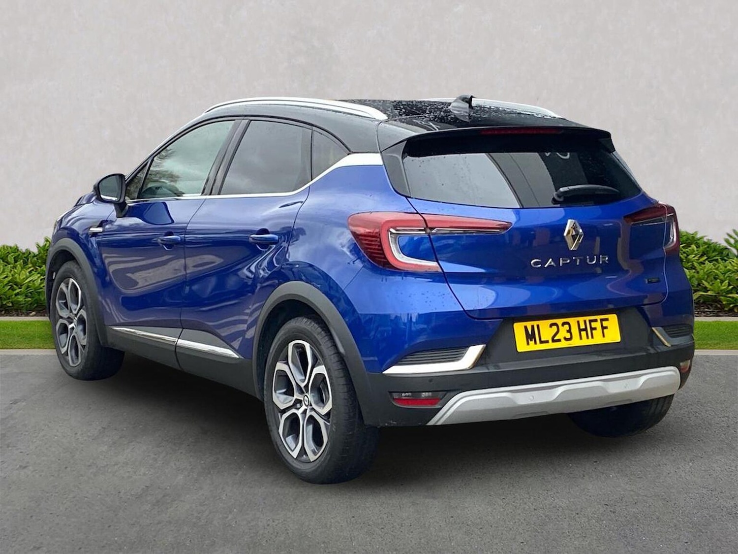 Used Renault Captur 2023 for sale - 76720325: Photo 2