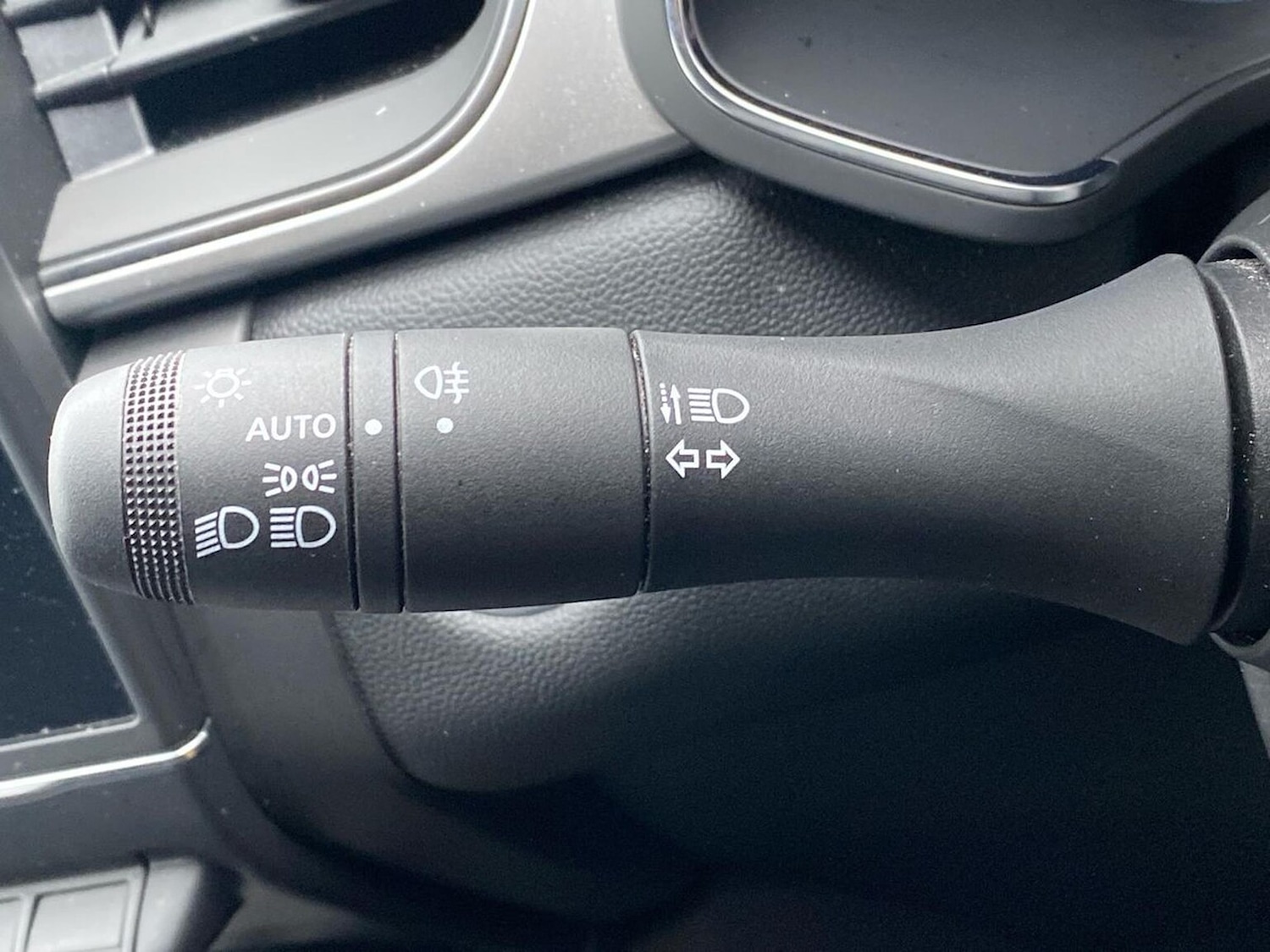 Used Renault Captur 2023 for sale - 76720325: Photo 28