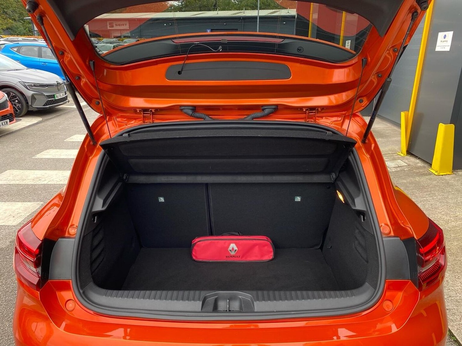 Used Renault Clio 2022 for sale - 76682632: Photo 17