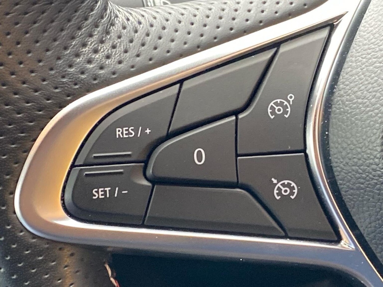 Used Renault Clio 2022 for sale - 76682632: Photo 26