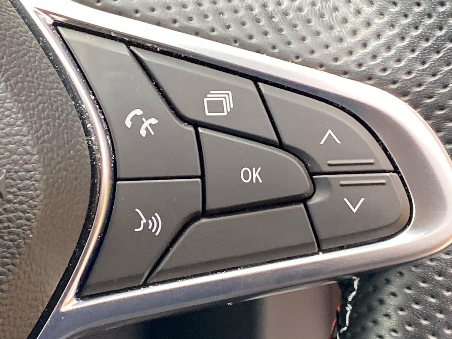 Used Renault Clio 2022 for sale - 76682632: Photo 27