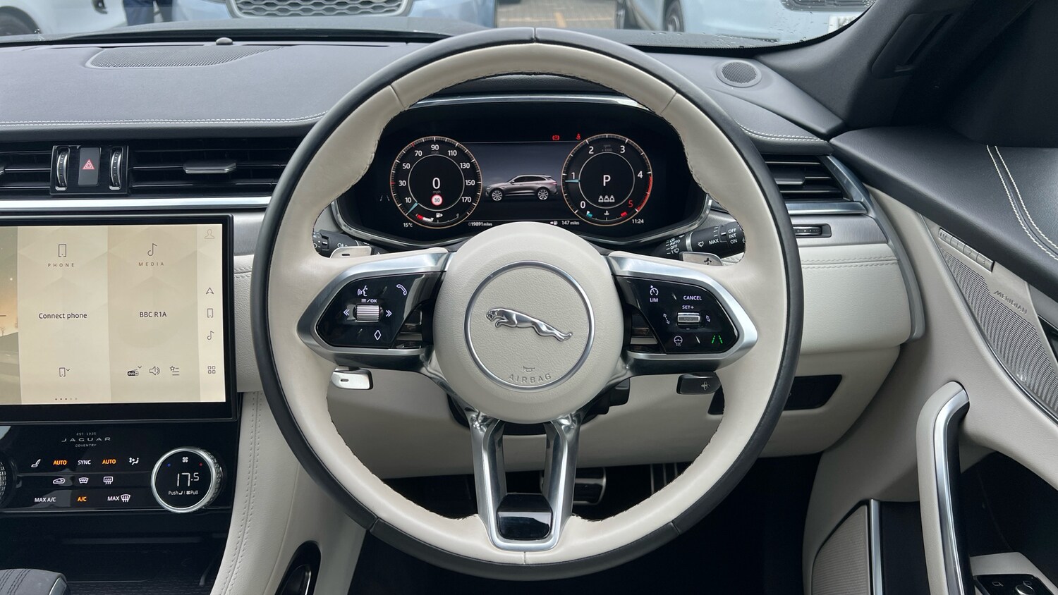 Used Jaguar F-Pace 2023 for sale - 76057657: Photo 15