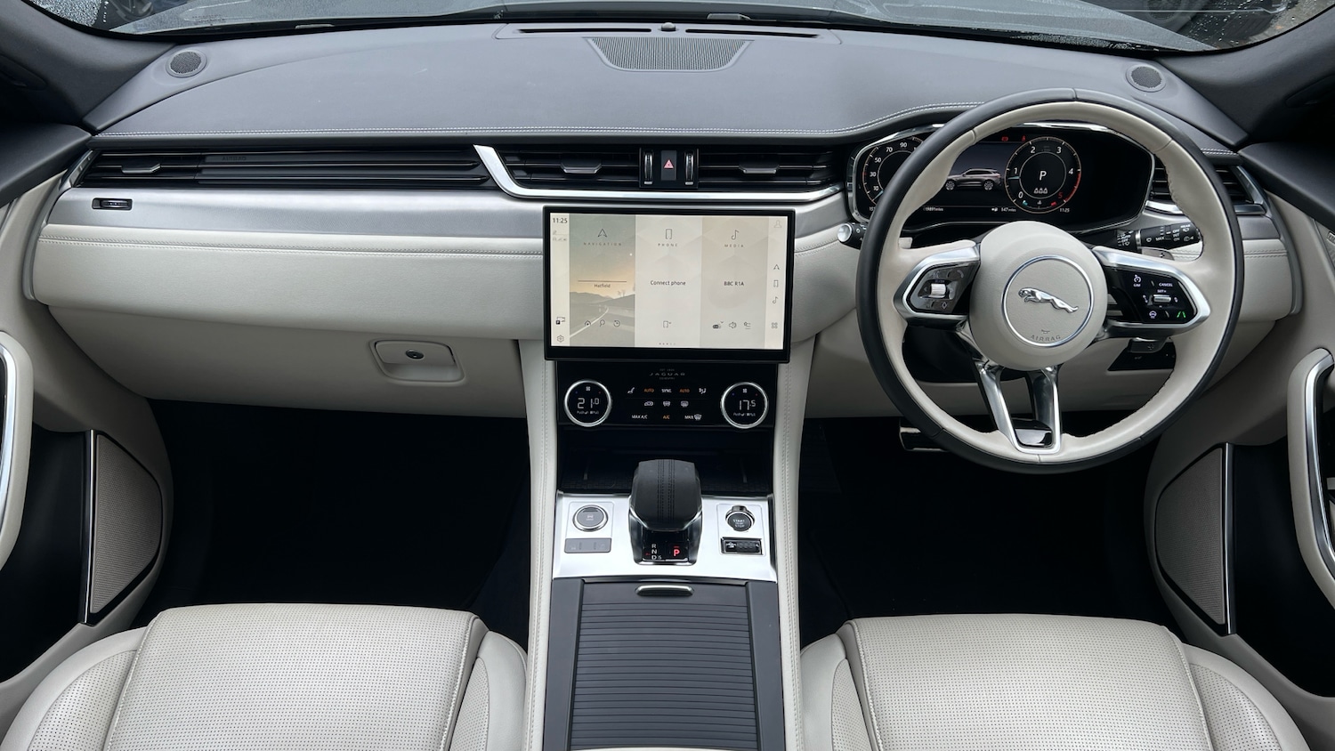 Used Jaguar F-Pace 2023 for sale - 76057657: Photo 9