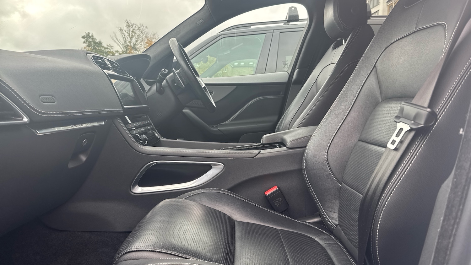 Used Jaguar F-Pace 2020 for sale - 77452919: Photo 3