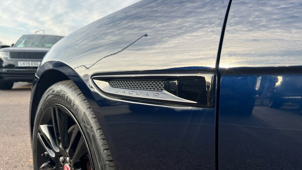 Used Jaguar XE 2019 for sale - 76224907: Photo 20